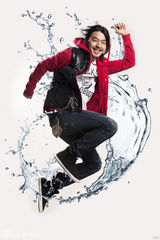 组图：李威型男写真彰显洒脱狂放魅力