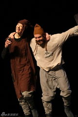 幻灯图：TNT版《麦克白》北京上演 吸引英语人群