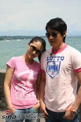 幻灯图集：陆毅鲍蕾瑞士行 学做浓情奶酪