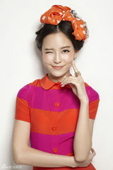 组图：温心圣诞大片曝光 暖冬甜蜜糖果范儿