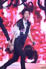 高清组图：王子小杰劲歌热舞 提携后辈不遗余力