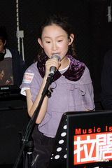 组图：王菀之方大同齐聚彩排 大方谈及私生活