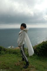 高清组图：张杰新歌MV花絮曝光 伫立悬崖边宛若精灵