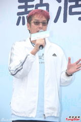 组图：谭咏麟想看霍汶希女儿 母亲节尽孝陪家人