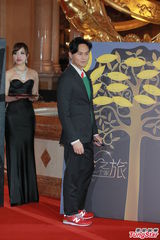 组图：榜中榜小贝贴面女主播 EXO-M西装俊朗