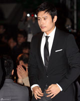 高清图：第1届首尔文化艺术大奖李秉宪孙艺珍获殊荣