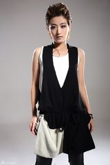 高清组图：徐亚祺写真曝光 黑白灰三色打造个性