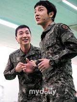 组图：SJ利特演歌舞剧激动飙泪 池贤宇亮相