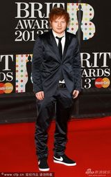 组图：2013全英音乐奖男星帅气亮相红毯