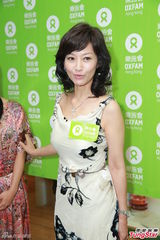 组图：赵雅芝中环助阵品牌活动显成熟风韵