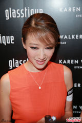 组图：谢婷婷否认当众发怒 与男友有良好沟通