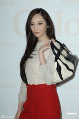 组图：吴佩慈下月巴黎庆生 找男友身高有要求