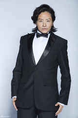 组图：大咖秀邓紫棋模仿惠特尼 孙坚虎虎变青蛇