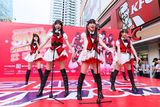 组图：SNH48厦门签唱 互动多成员挥拳击粉丝