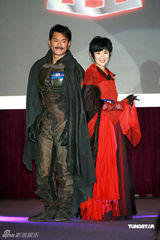 高清组图：古天乐吴君如扮潮人侠侣联袂走秀