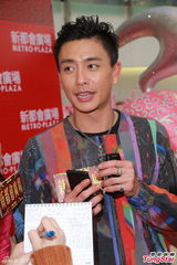 组图：黄宗泽自曝单身 尴尬不看陈嘉桓巨胸造型