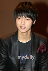 组图：南智贤、文彩媛亮相《爸爸的女儿》发布会