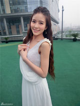 组图：温心纯美造型曝光 典雅清甜气质夺人眼球