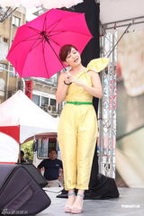 组图：梁静茹顶高温开唱 期待度假造人成功