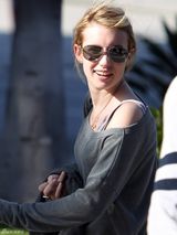 组图：罗伯茨侄女艾玛性感旧照 身高仅1.55米