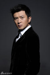 组图：郭家铭绅士写真化身玫瑰情人