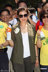 组图：钟楚红找男友要支持环保 送空气和水足够