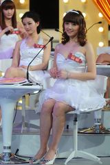 组图：芒果台《喜剧之王》全新改版 美女团性感登场