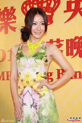 组图：谢霆锋出席英皇春茗 姗姗来迟拒受访