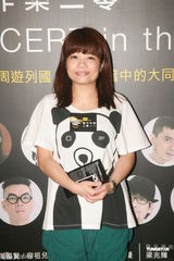 组图：容祖儿帅气造型现身 与卢凯彤支持声演会