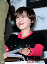 组图：韩性感女团Brown eyed girls开粉丝签名会