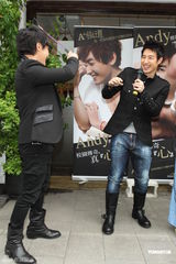 高清图：张世明新书大卖 潘玮柏现身庆功会力挺