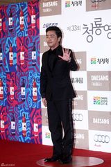 组图：韩国电影青龙奖首尔举行 红毯众星云集