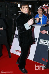 组图：成龙韩国宣传《警察故事》 始源义气助阵