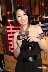 幻灯图集：杨千嬅黑礼服妩媚出镜 尽显熟女风韵