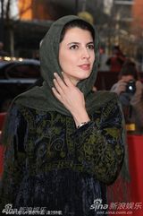 高清图：《内达和西敏》首映 女星莱拉-哈塔米亲民