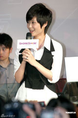 幻灯：“青春万岁”潮爆夜 李宇春曾轶可郭敬明助阵