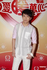 组图：容祖儿林峰为慈善开唱 高海宁性感吸眼球