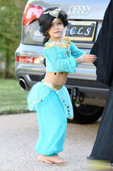 高清图：杰西卡-阿尔芭大女儿奥娜扮茉莉公主