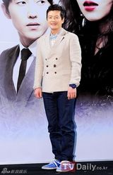 组图：韩星李宥利、郑灿宣传新剧《黄色复仇草》