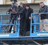 组图：《夏洛克》再曝片场照 卷福揭生死谜团