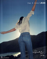 组图：超模米兰达-可儿代言牛仔裤 素颜拍写真