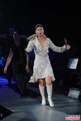 组图：叶倩文一家三口合唱 林青霞素颜到场欣赏