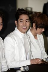 高清组图：韩团神话14周年纪念演唱会盛况空前