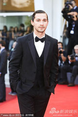 组图：罗伯特雷德福白衣潇洒 希亚-拉博夫黑装帅气