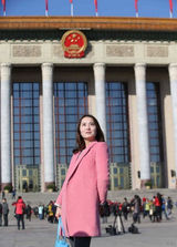 组图：2014两会美女记者众生态 美貌智慧并存