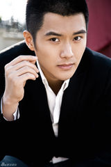 组图：沈泰帅气写真曝光 新晋实力小生魅力十足