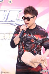 组图：潘玮柏帅气亮相 呼吁大家远离毒品