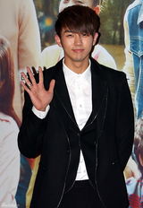 高清组图：申世京任瑟雍等宣传新片《Acoustic》