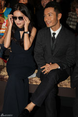 组图：赵薇“抢”戴黄晓明墨镜 笑称第四类感情