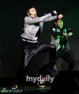 组图：韩国JYP新团GOT7出道首秀帅酷劲舞